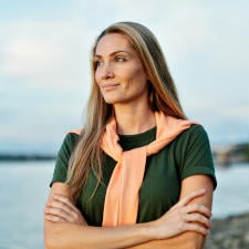 Marta Delgado satisfecha con nuestra crema natural para aliviar dolor muscular y articular