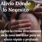 Aplicando crema natural de magicataplasma directamente en la rodilla para alivio rápido y profundo del dolor